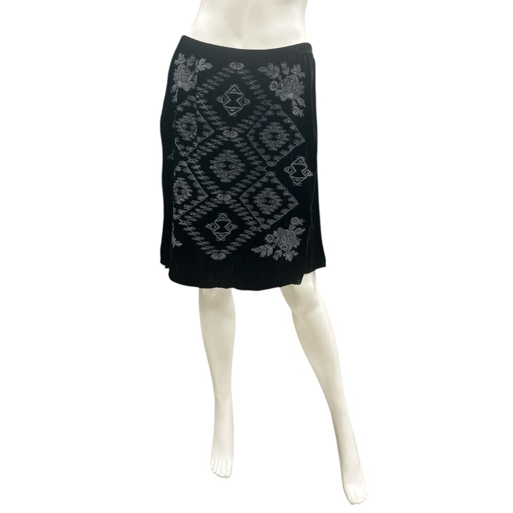 NWT Johnny Was JW Los Angeles Skirt Women’s SZ L Velvet Embroidered Short Black
